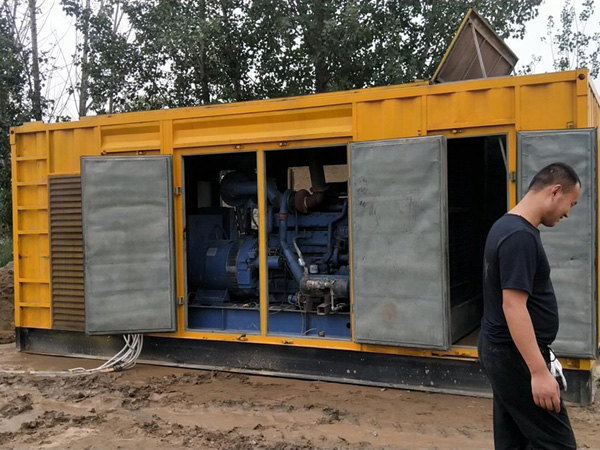 金阳进行柴油发电机组电瓶容量测试时，有哪些注意事项？